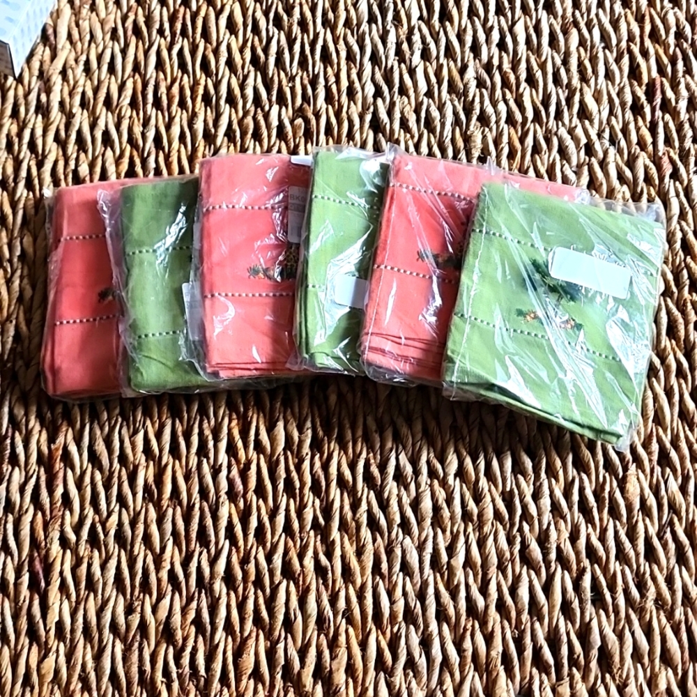 SIX kitchen towels